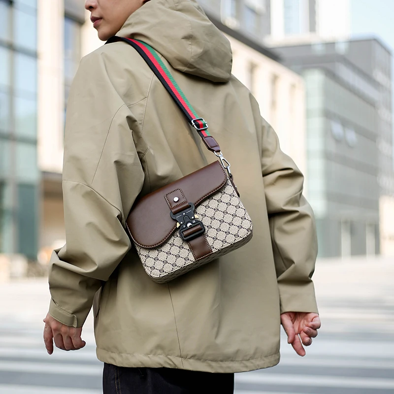 Sac à bandoulière pour homme au motif jacquard tendance, haut de gamme ! – Image 8