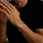 Bracelets en acier inoxydable avec croix et initiales de A à Z