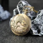 Montre de poche qui se distingue par son style unique et sa finition en or quartz - parfaite pour les amateurs de pêche