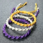 Bracelets "de vœux" colorés et tissés à la main