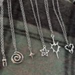 Collier Y2K – Pendentif au Choix, Plusieurs Designs, Style Grunge Punk & Streetwear